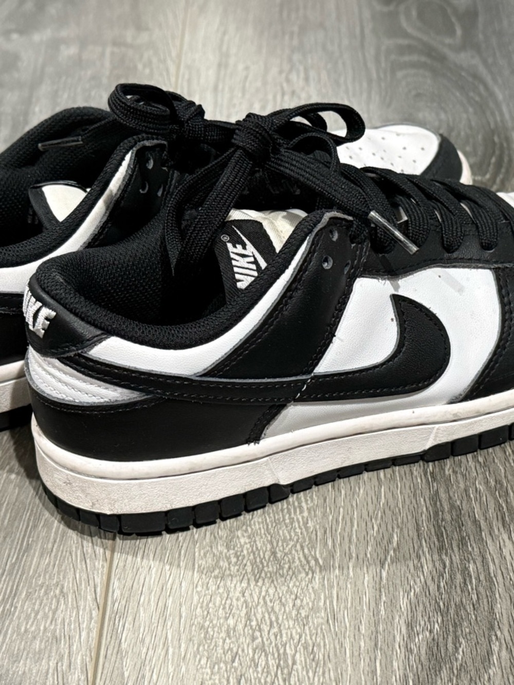 Nike Black & White Dunk-Style Low Top Sneakers